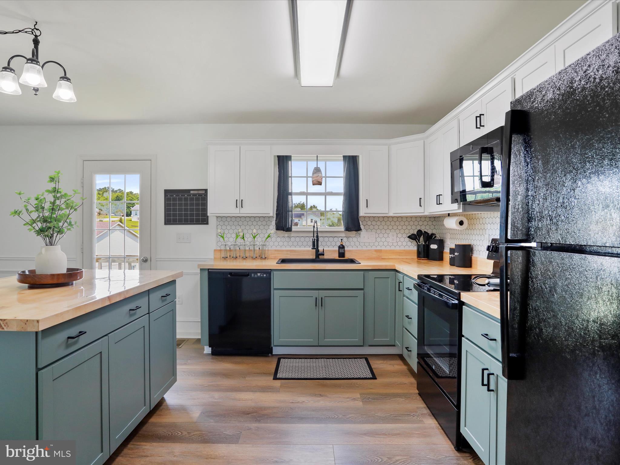 MADISON ESTATES - Residential