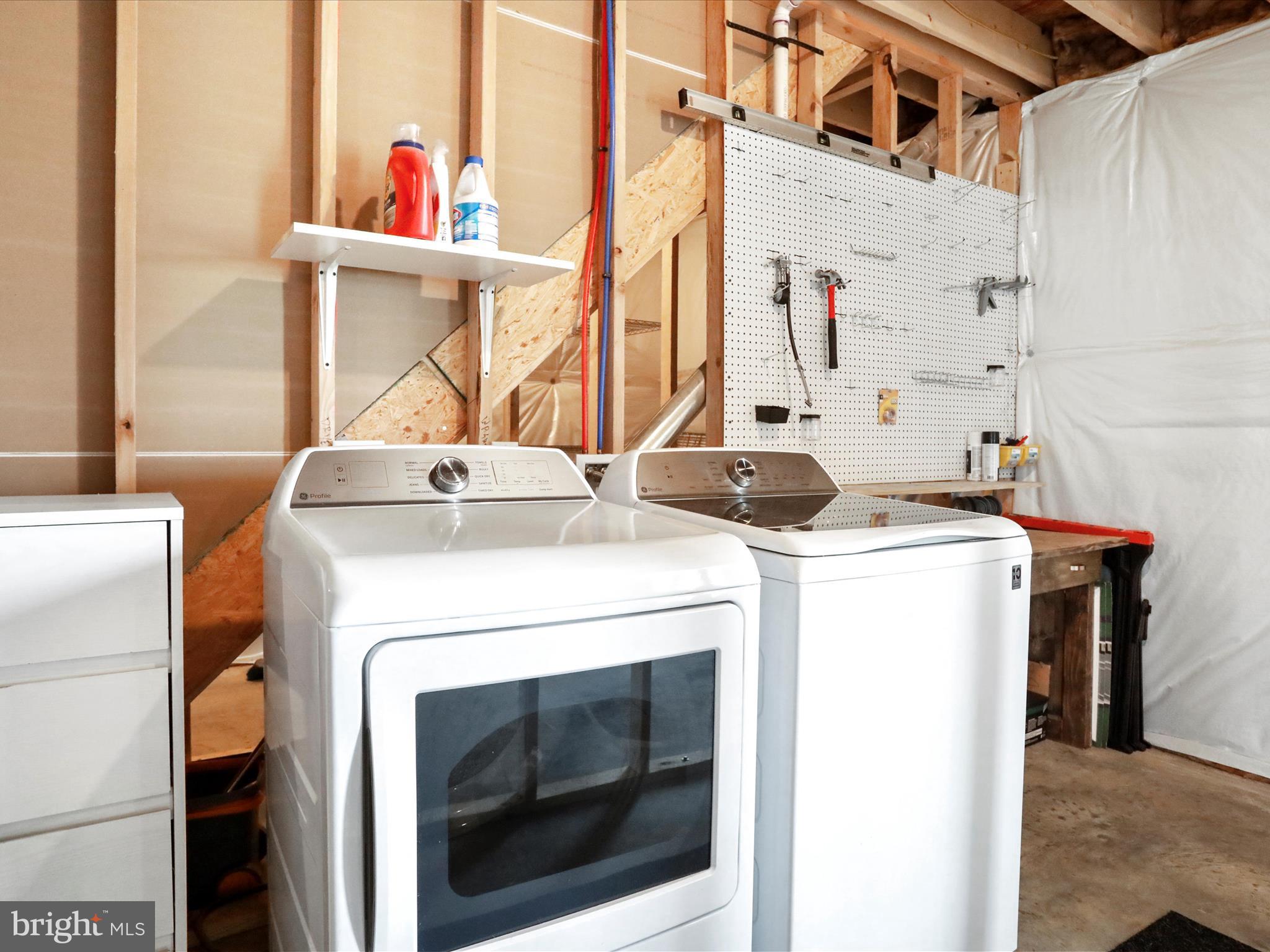 MADISON ESTATES - Residential