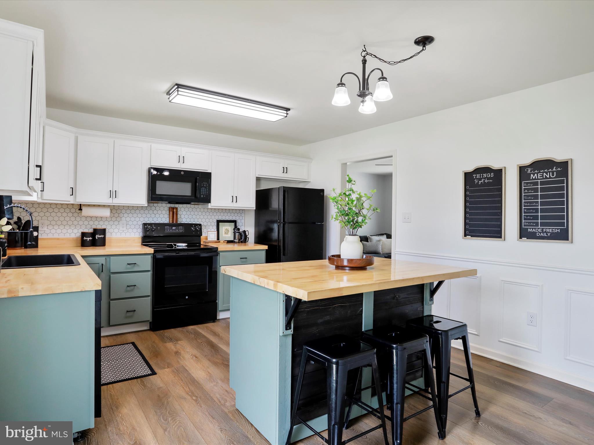 MADISON ESTATES - Residential