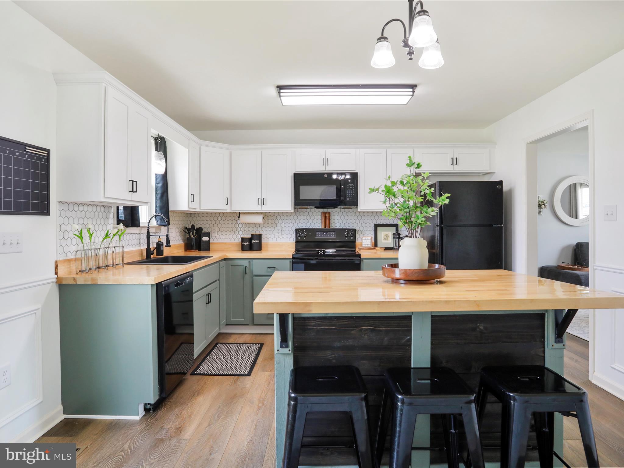 MADISON ESTATES - Residential