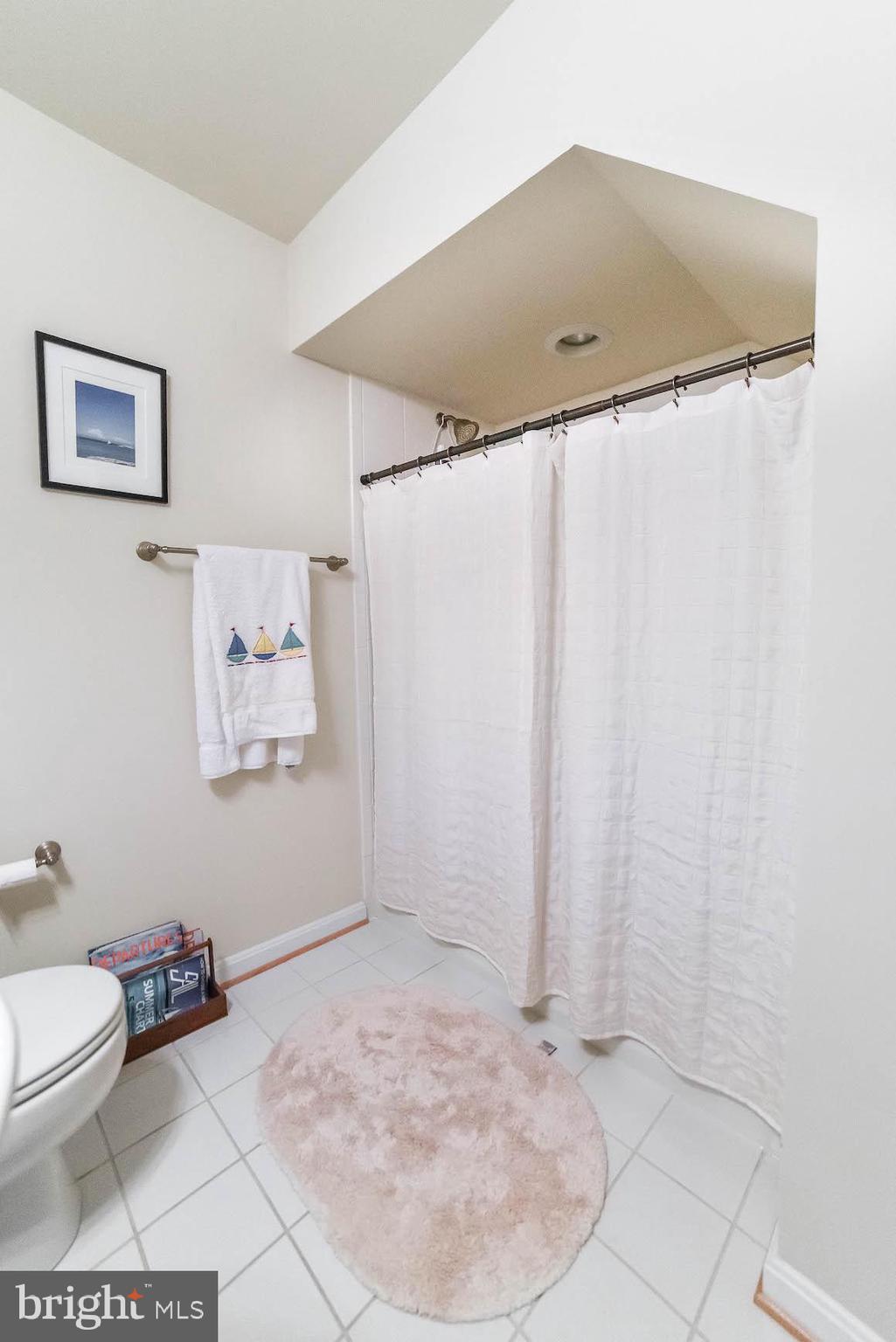 OYSTER BAY CONDOMINIUMS - Residential