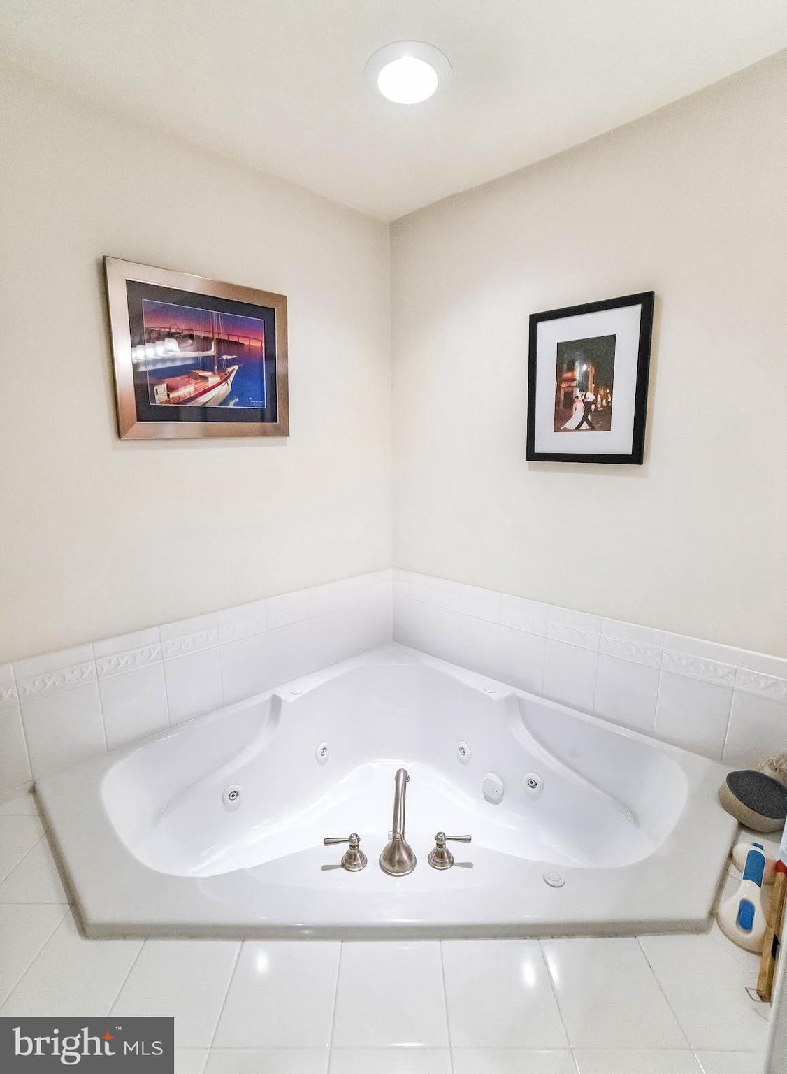 OYSTER BAY CONDOMINIUMS - Residential