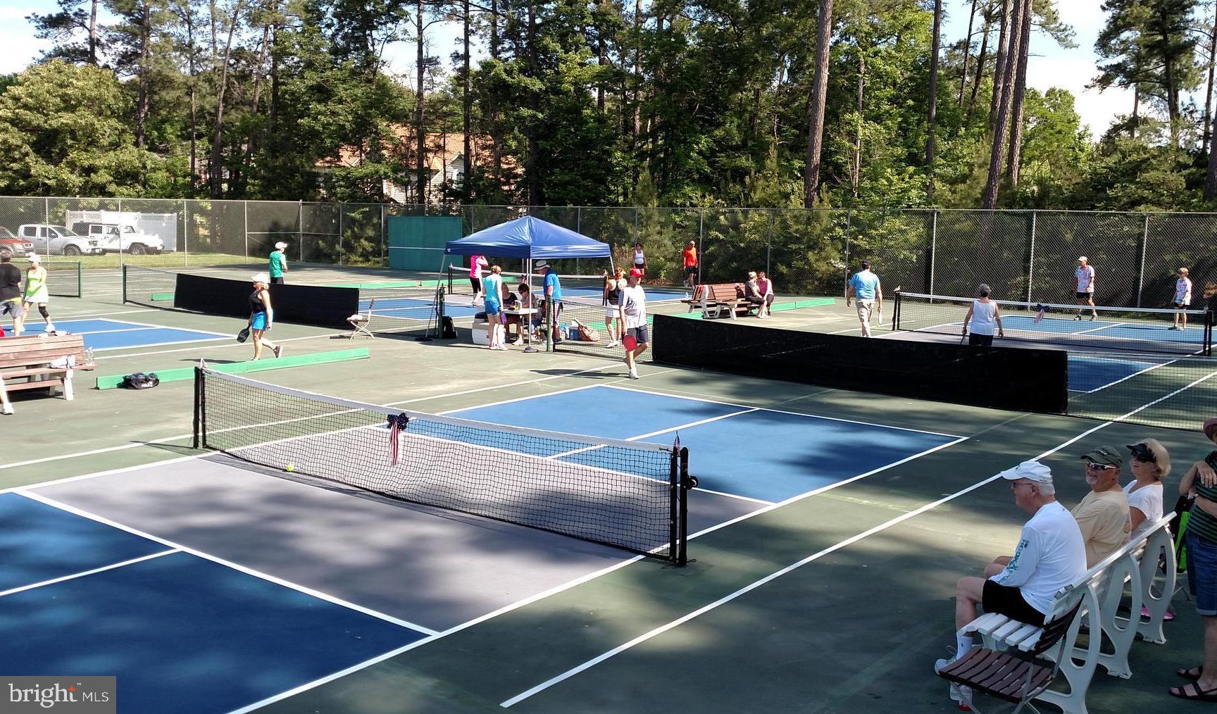 OYSTER BAY CONDOMINIUMS - Residential