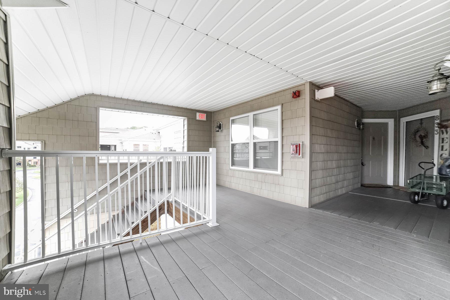 OYSTER BAY CONDOMINIUMS - Residential