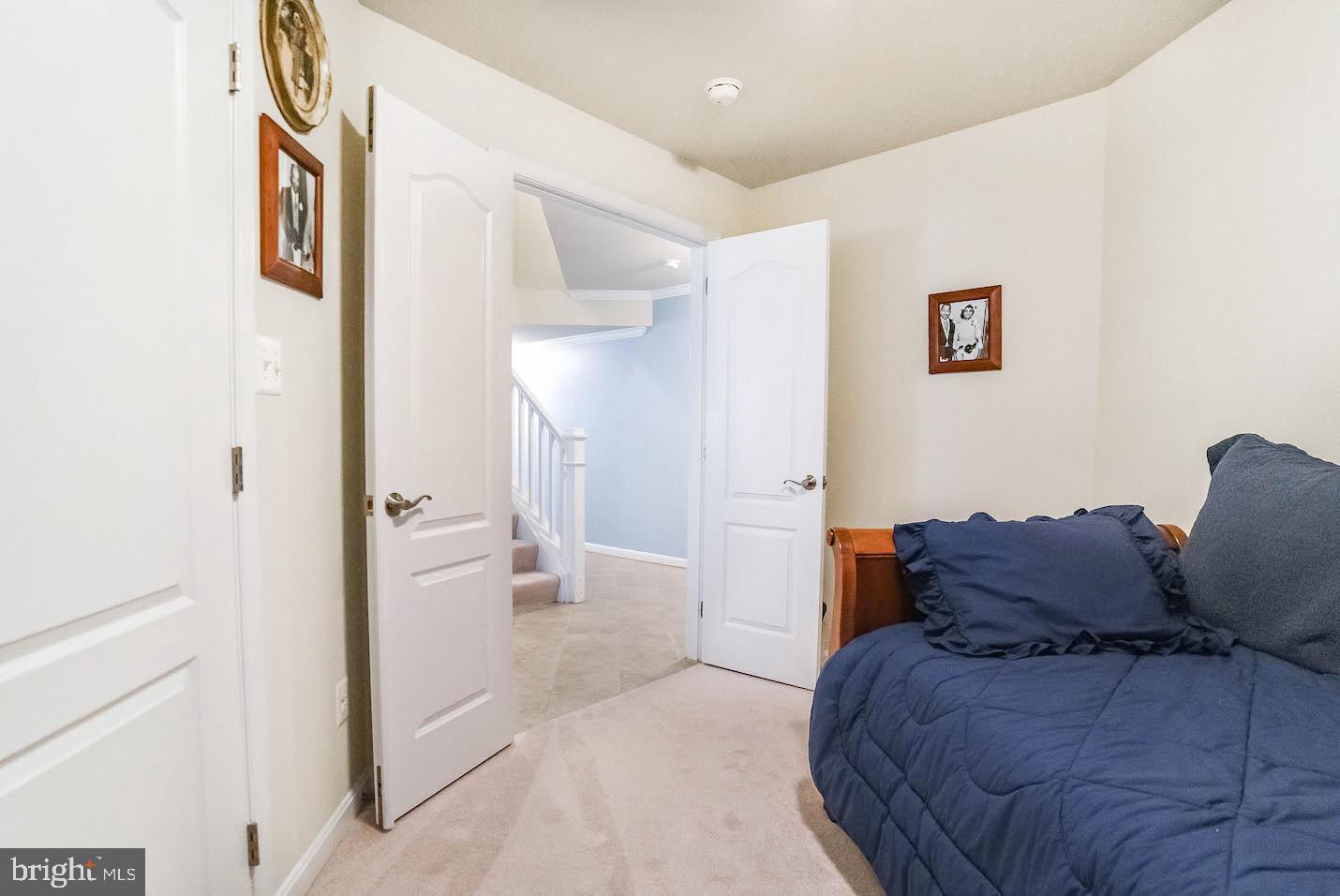 OYSTER BAY CONDOMINIUMS - Residential