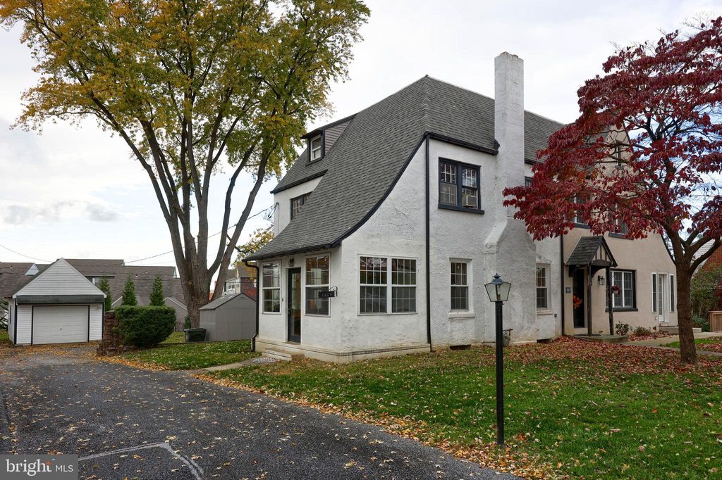 Photo of 1604 Oak Lane, Lancaster, PA 17601 (MLS # PALA2043556)