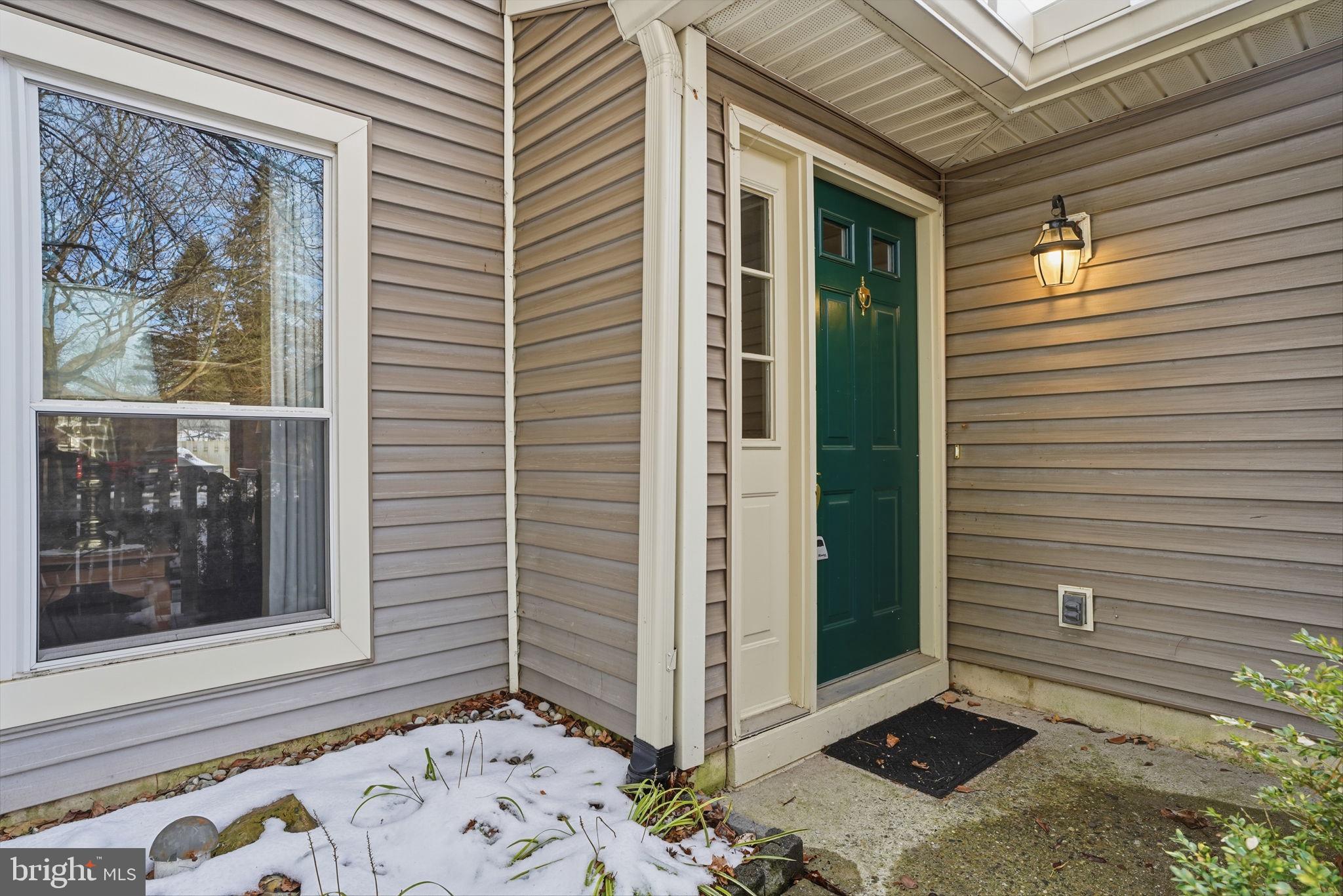 1613 LAKEVIEW CIRCLE