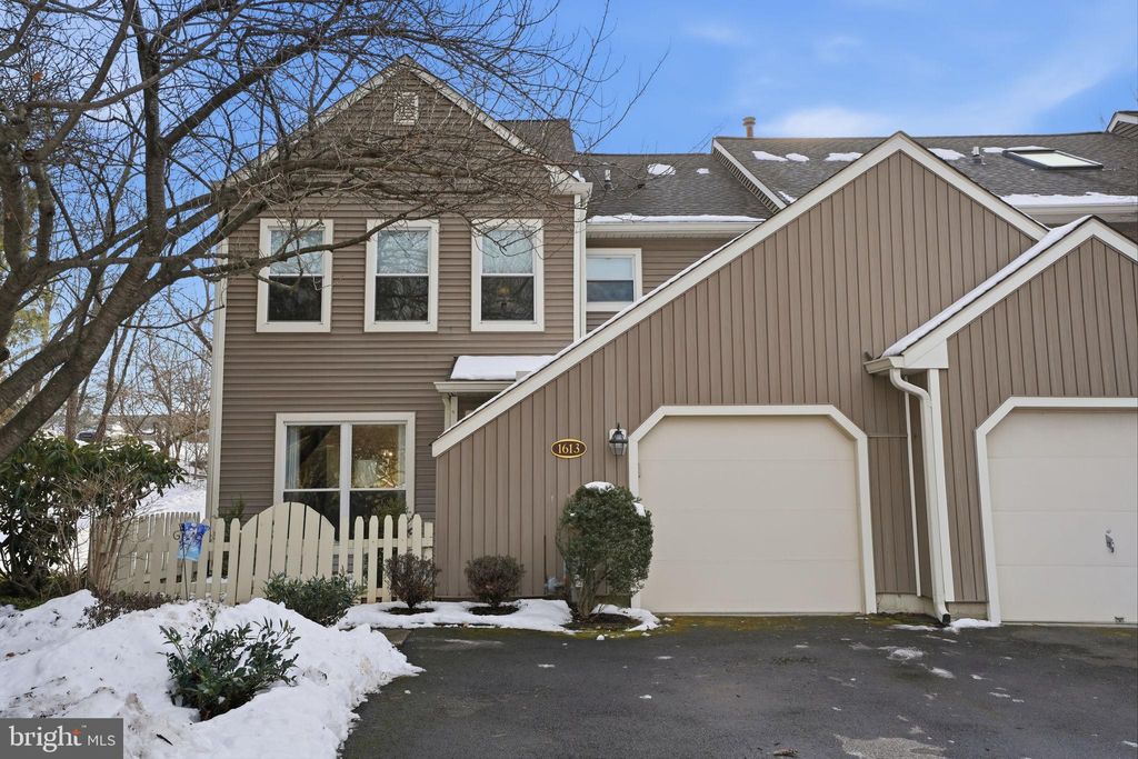 Photo of 1613 Lakeview Circle, YARDLEY, PA 19067 (MLS # PABU2112736)