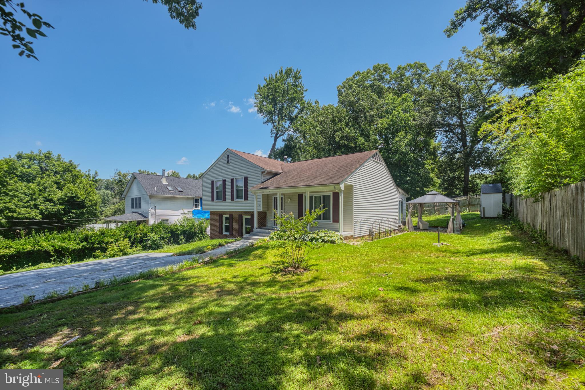 HOLLYWOOD PARK - Residential Lease