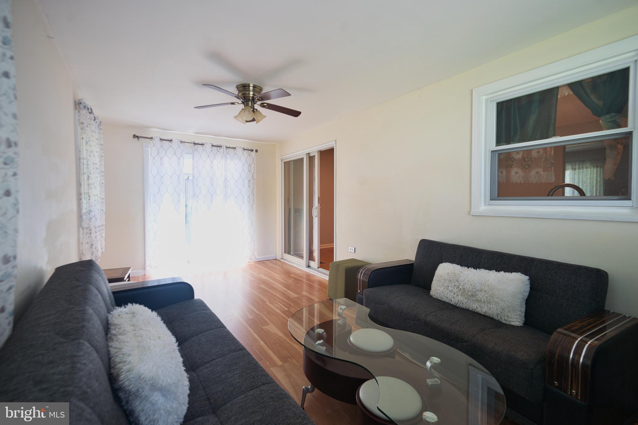 HOLLYWOOD PARK - Residential Lease