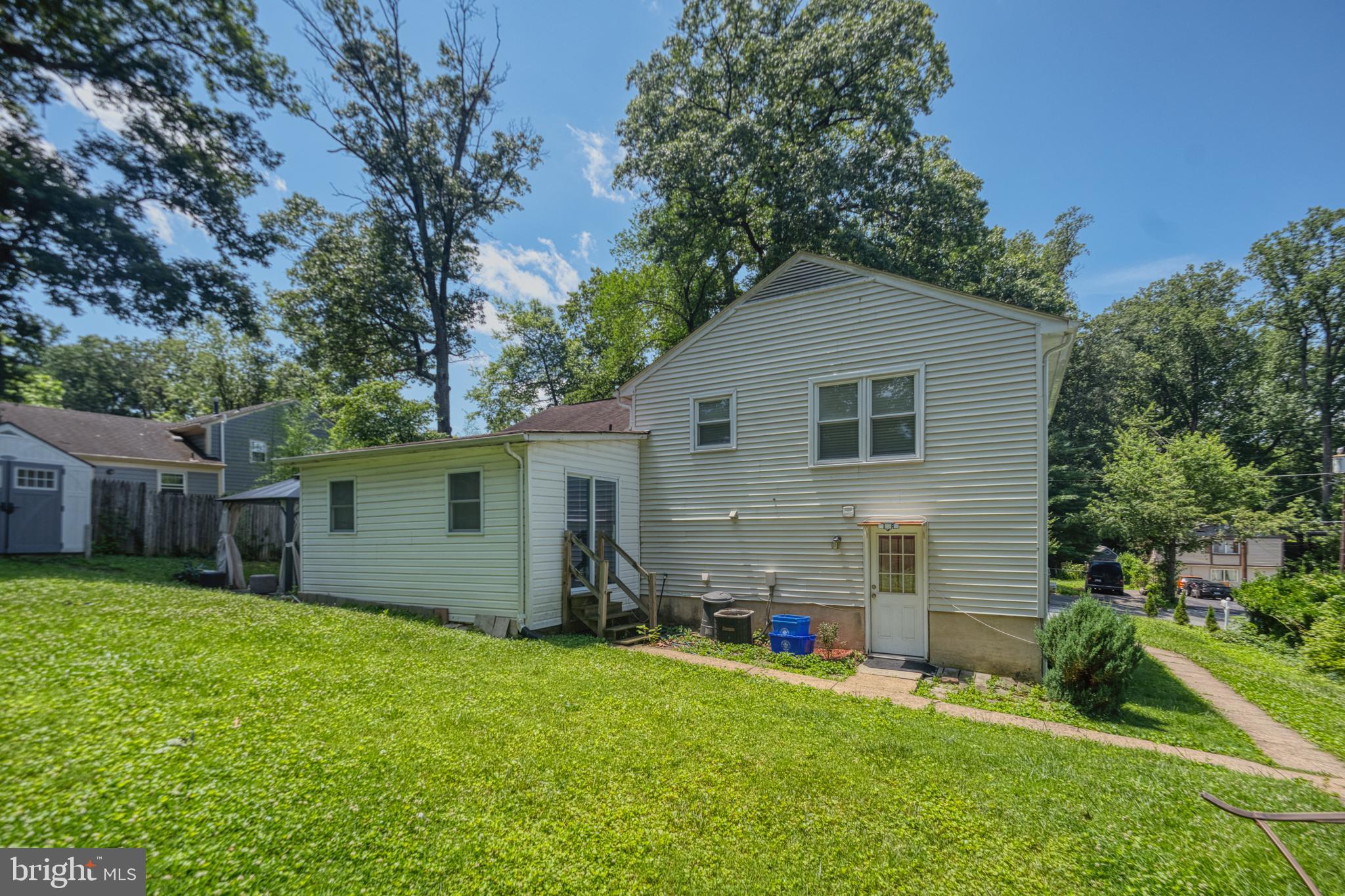 HOLLYWOOD PARK - Residential Lease