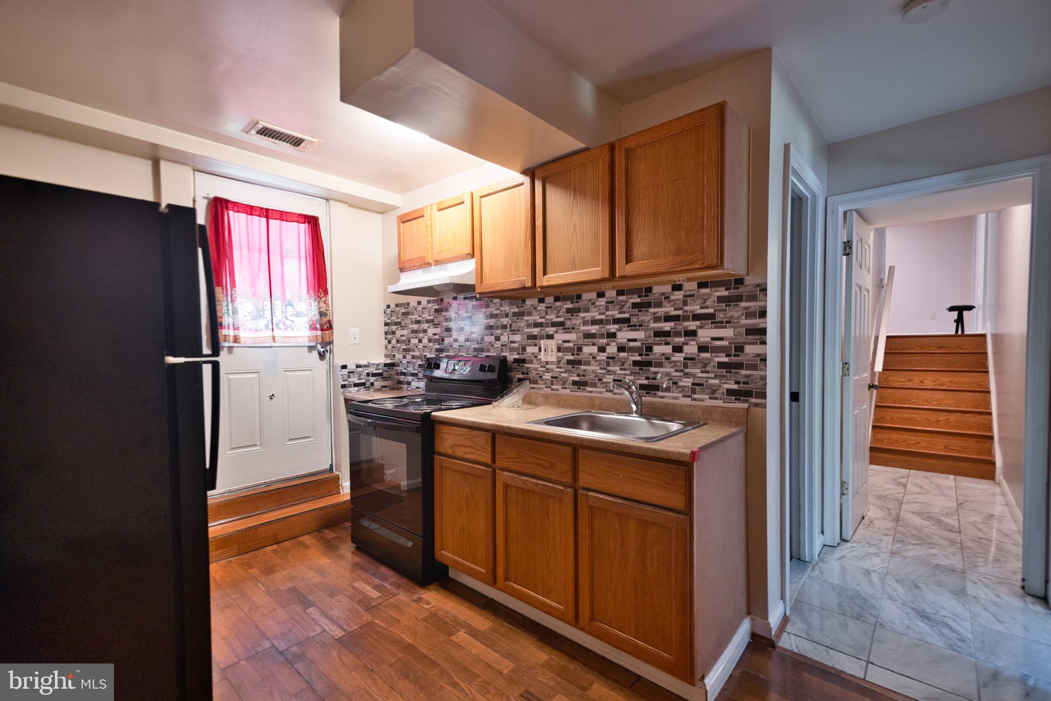 HOLLYWOOD PARK - Residential Lease