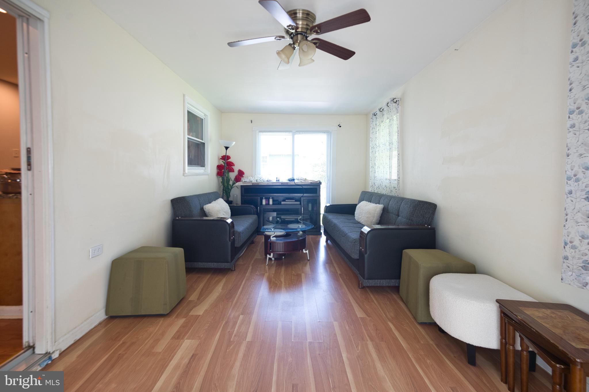 HOLLYWOOD PARK - Residential Lease