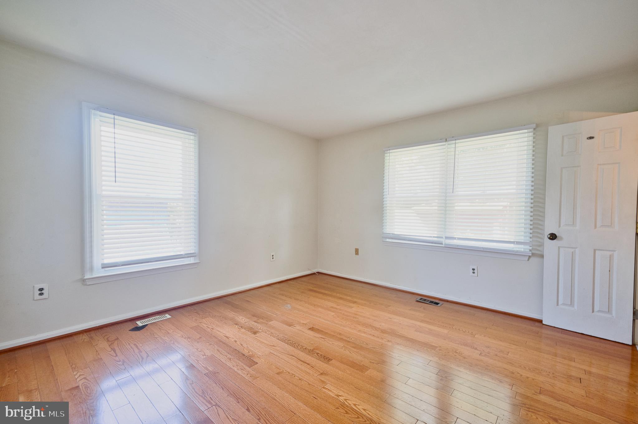 HOLLYWOOD PARK - Residential Lease