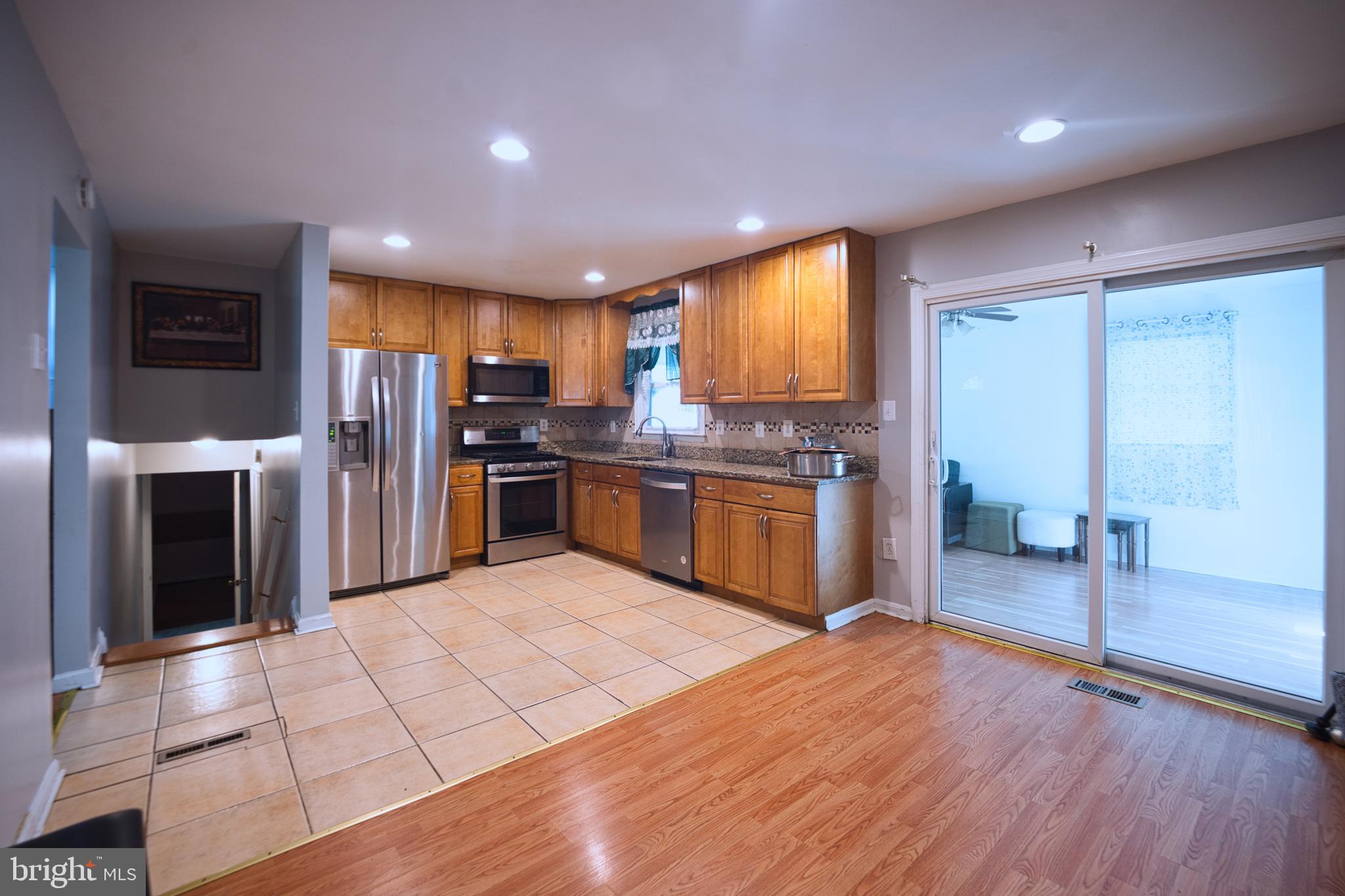 HOLLYWOOD PARK - Residential Lease