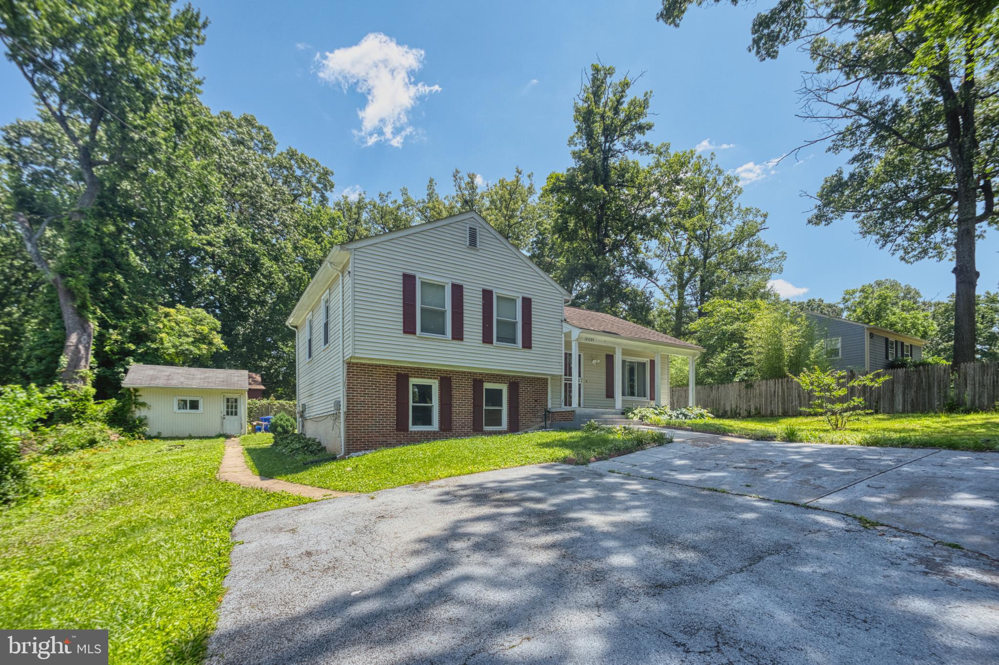 HOLLYWOOD PARK - Residential Lease