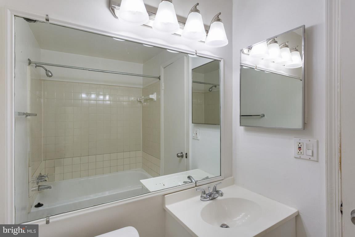 PINEWOOD HILL - Residential