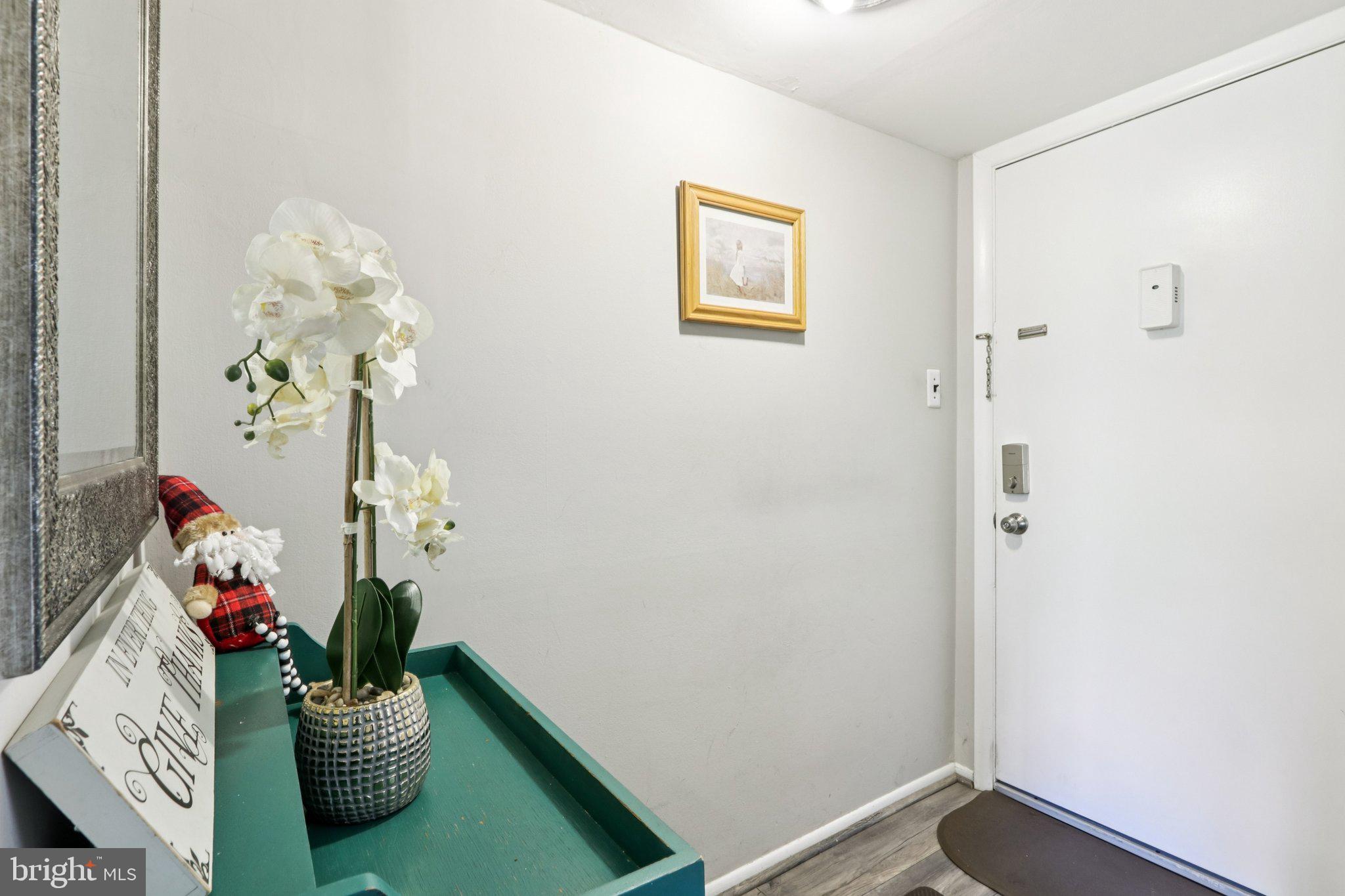 1515 MEADOWVIEW LANE 1515