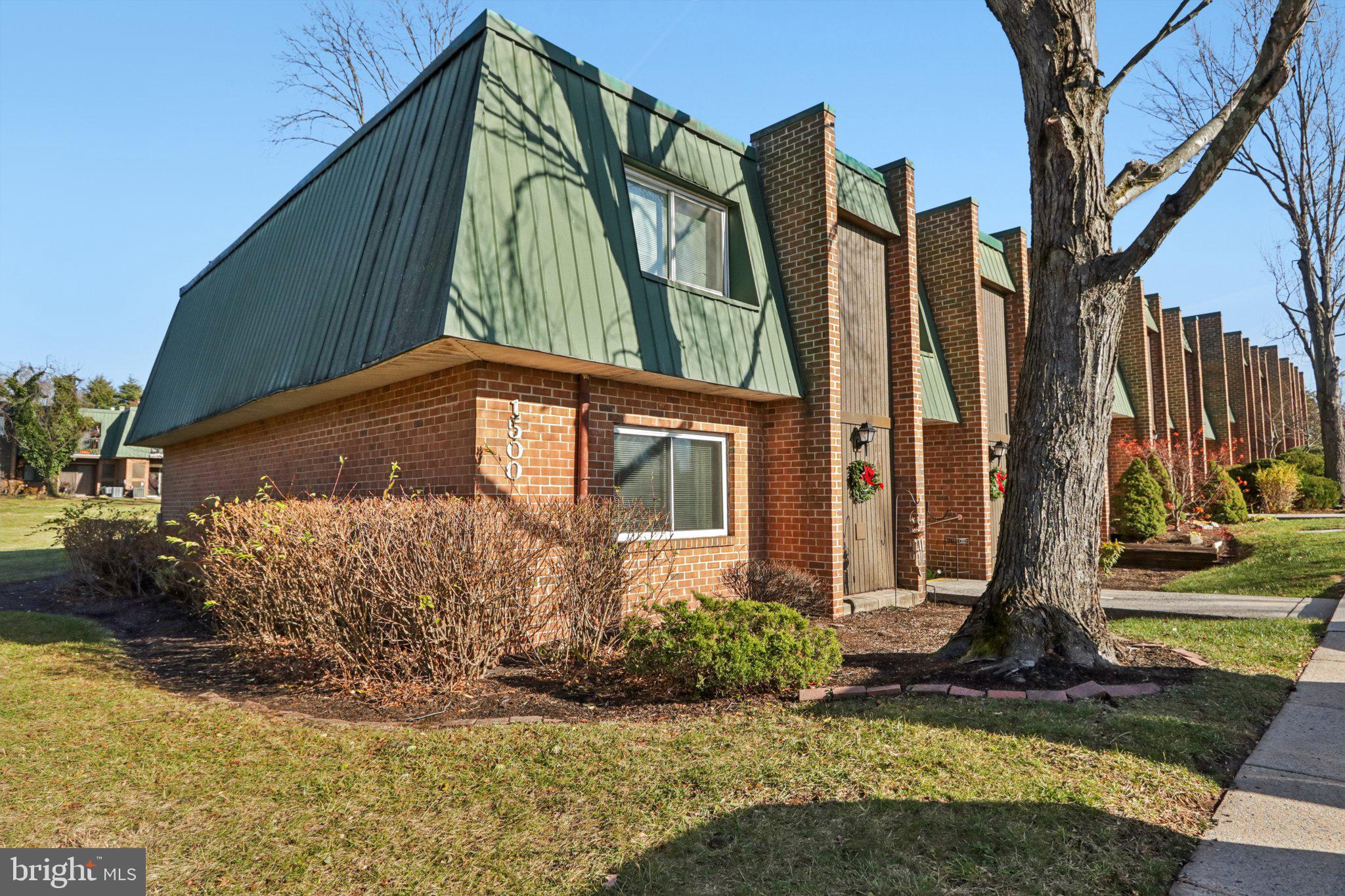 1515 MEADOWVIEW LANE 1515