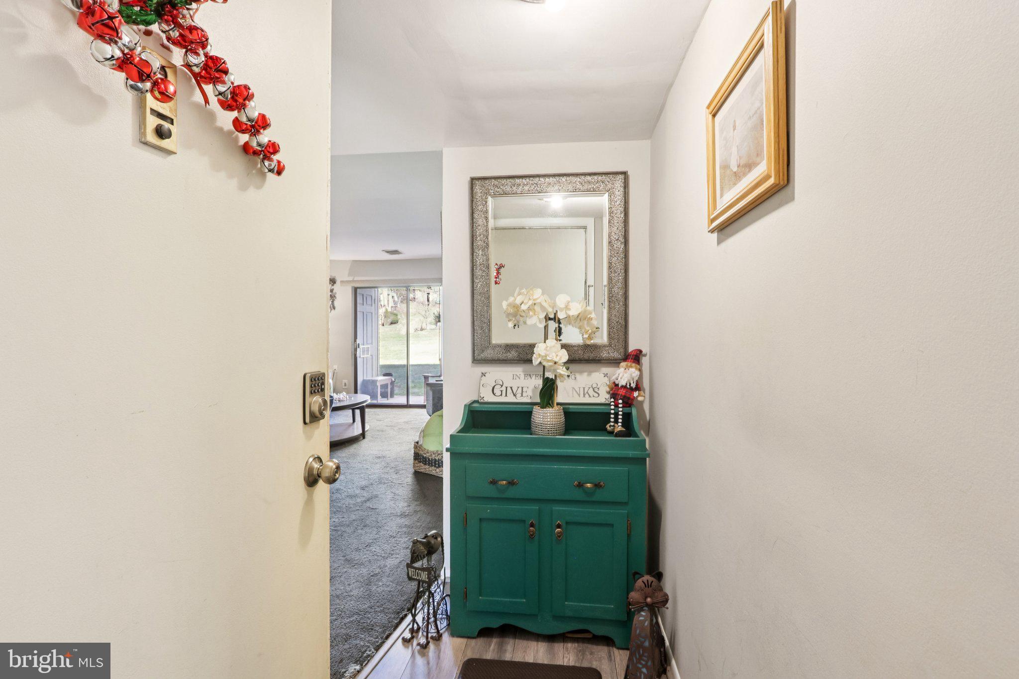 1515 MEADOWVIEW LANE 1515