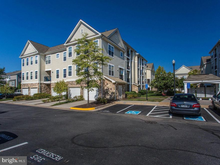 Immaculate 4th floor corner unit. 2 Bedrooms 2 Baths and a 3rd option/great office area in the spacious loft area. Hardwood floors, granite and beautiful stonework around the fireplace. Gorgeous upgrades throughout. Skylight streams n natural light. 1 Assigned parking spot and additional parking with parking permit. Convenient location with easy access to 28, 29, 50, I-66 and Fairfax County Parkway. Shopping and Entertainment close by. One small pet will be considered.