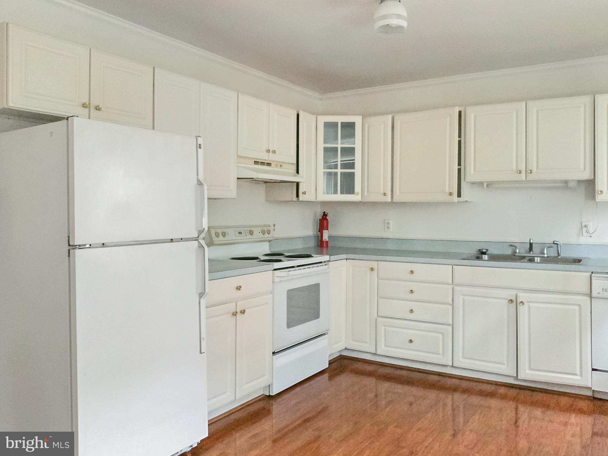 POMFRET ESTATES - Residential