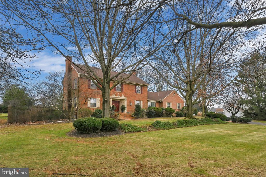 Photo of 502 E SPRUCE ST, NEW HOLLAND, PA 17557 (MLS # PALA2029740)