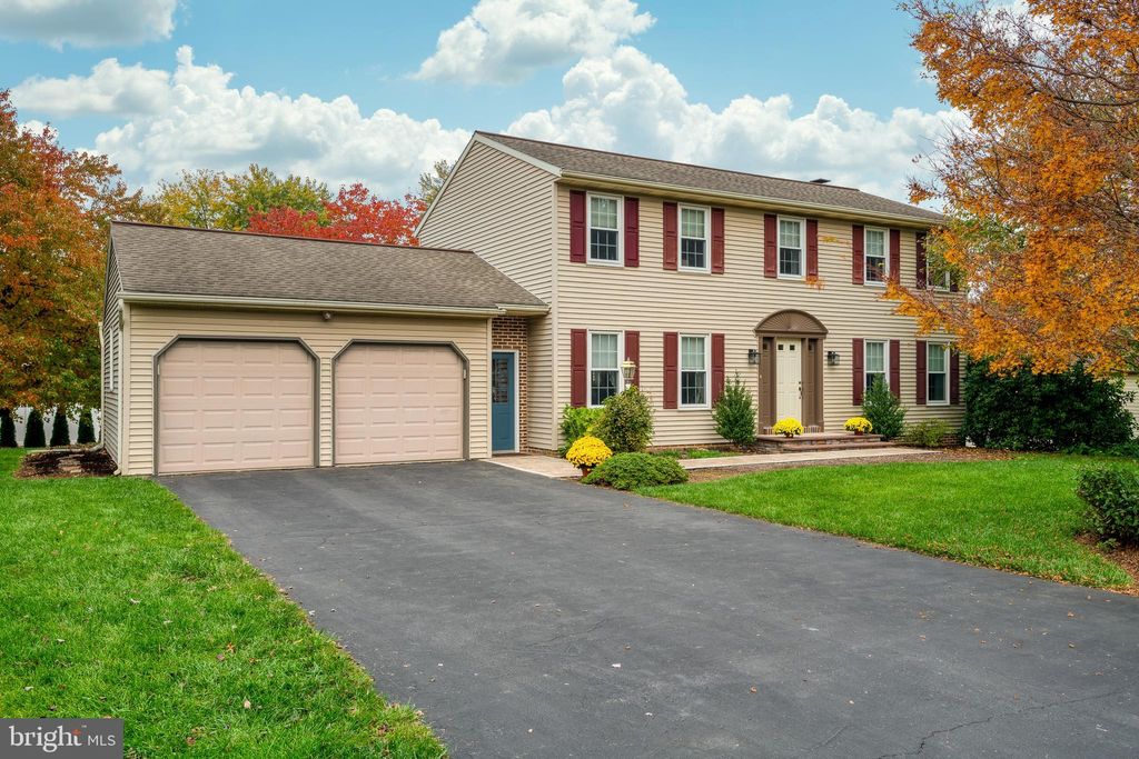Photo of 908 Gemstone Drive, Lancaster, PA 17601 (MLS # PALA2043286)