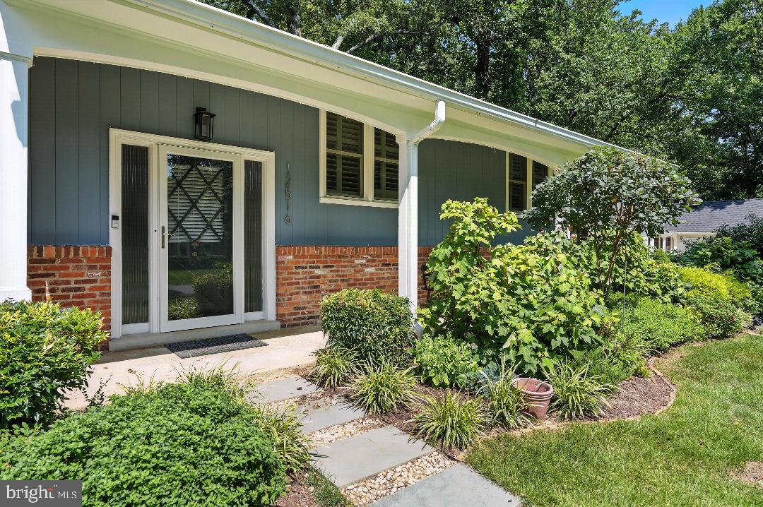 12516 TWO FARM DRIVE