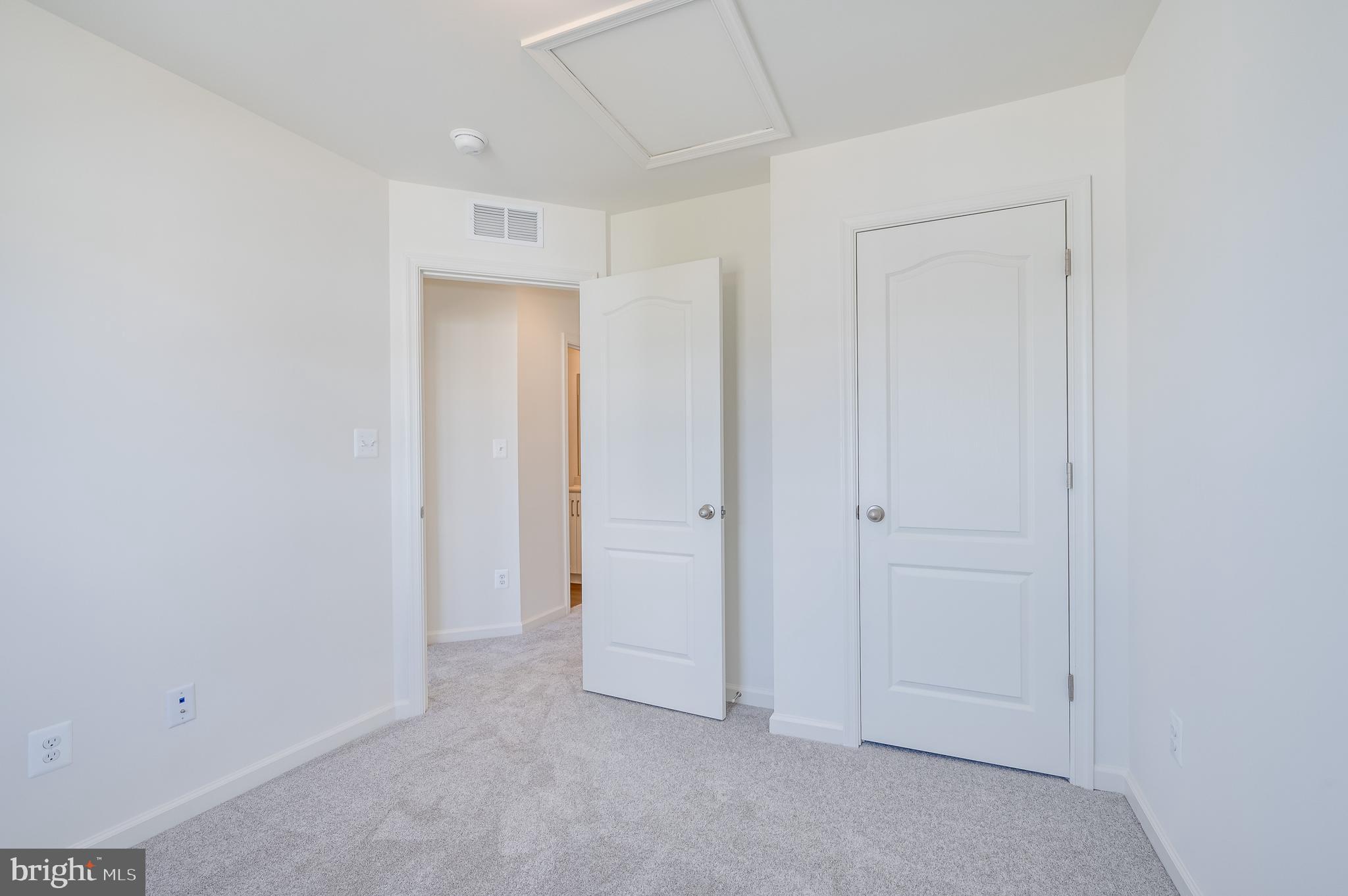 OVERLOOK AT RIVERSIDE TOWNHOMES - Residential Lease