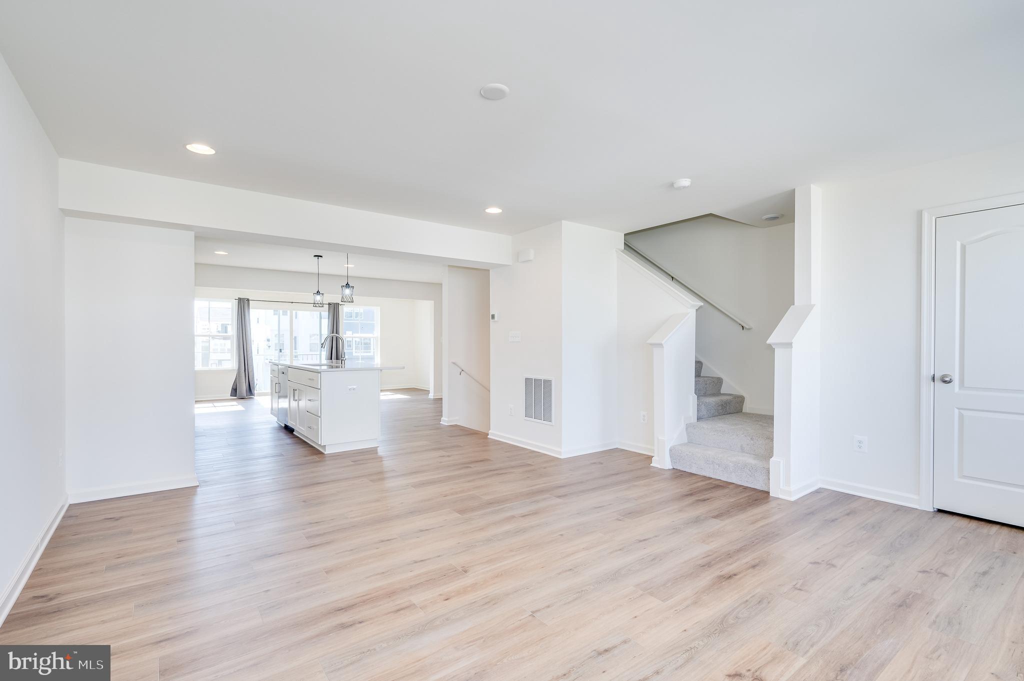 OVERLOOK AT RIVERSIDE TOWNHOMES - Residential Lease