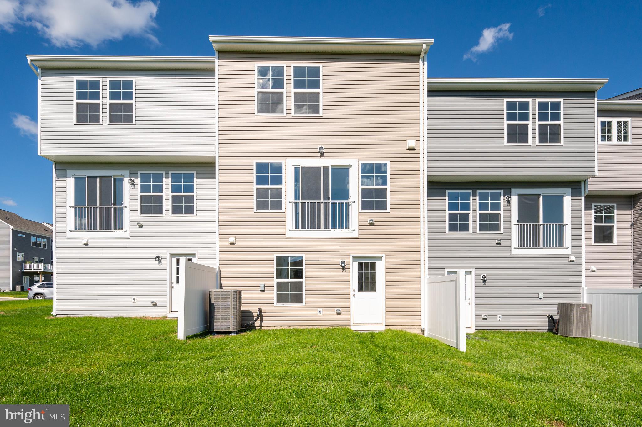 OVERLOOK AT RIVERSIDE TOWNHOMES - Residential Lease