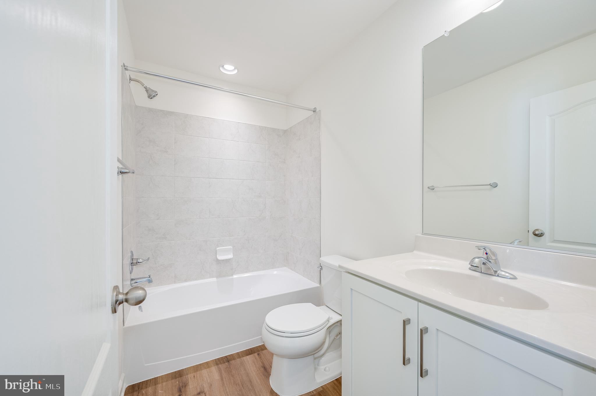 OVERLOOK AT RIVERSIDE TOWNHOMES - Residential Lease