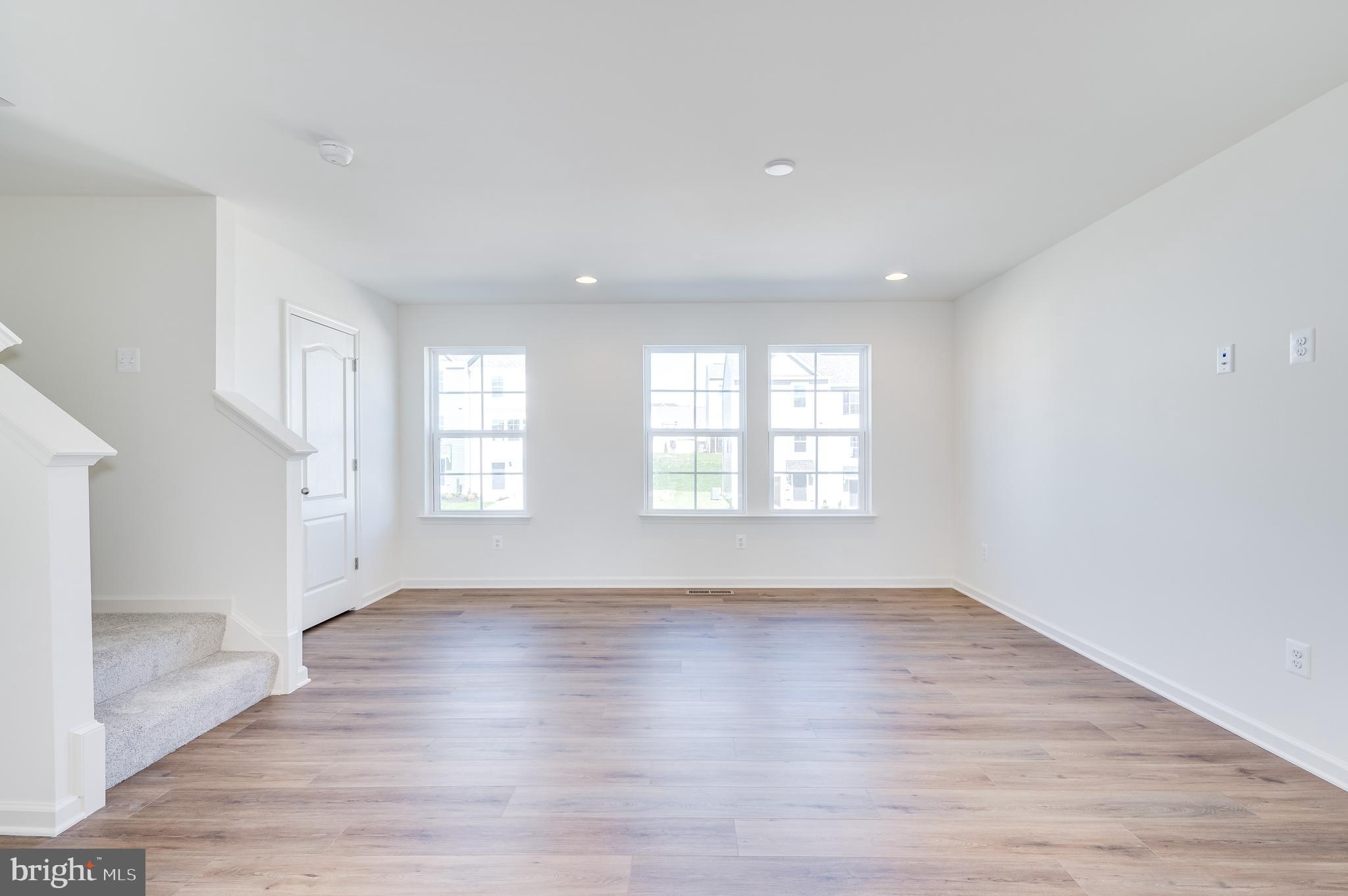 OVERLOOK AT RIVERSIDE TOWNHOMES - Residential Lease