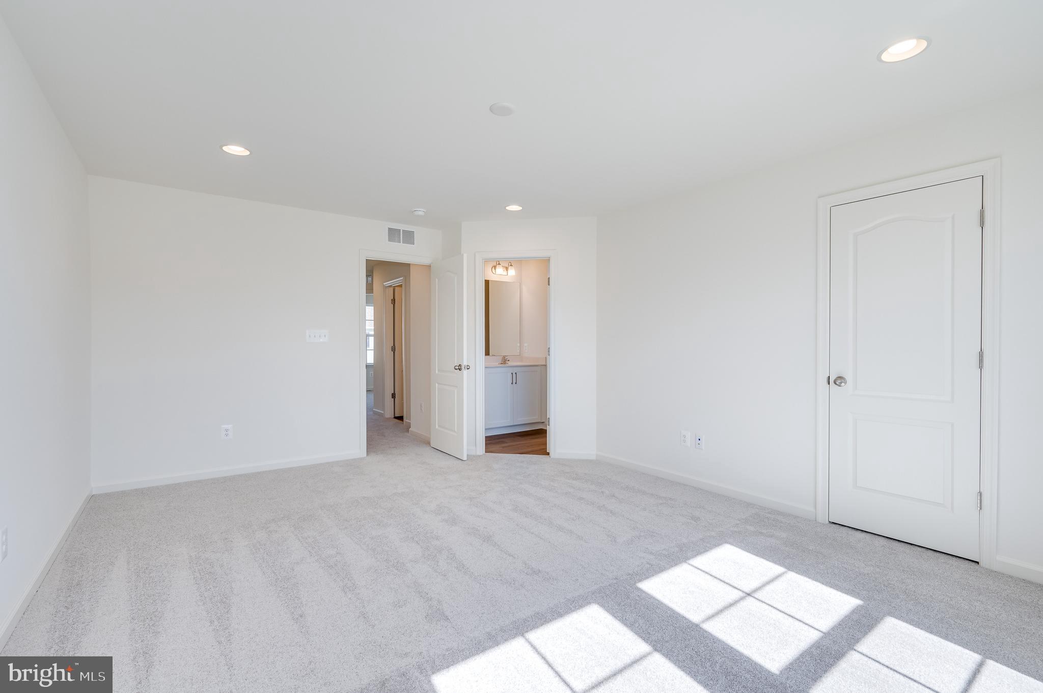 OVERLOOK AT RIVERSIDE TOWNHOMES - Residential Lease