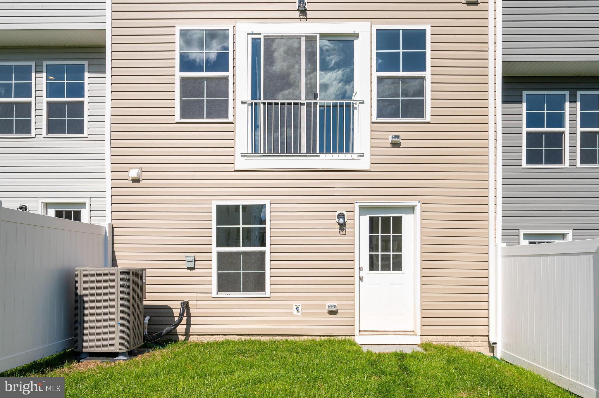 OVERLOOK AT RIVERSIDE TOWNHOMES - Residential Lease