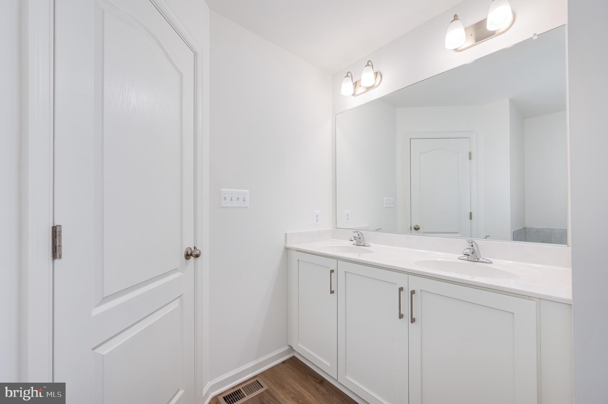 OVERLOOK AT RIVERSIDE TOWNHOMES - Residential Lease