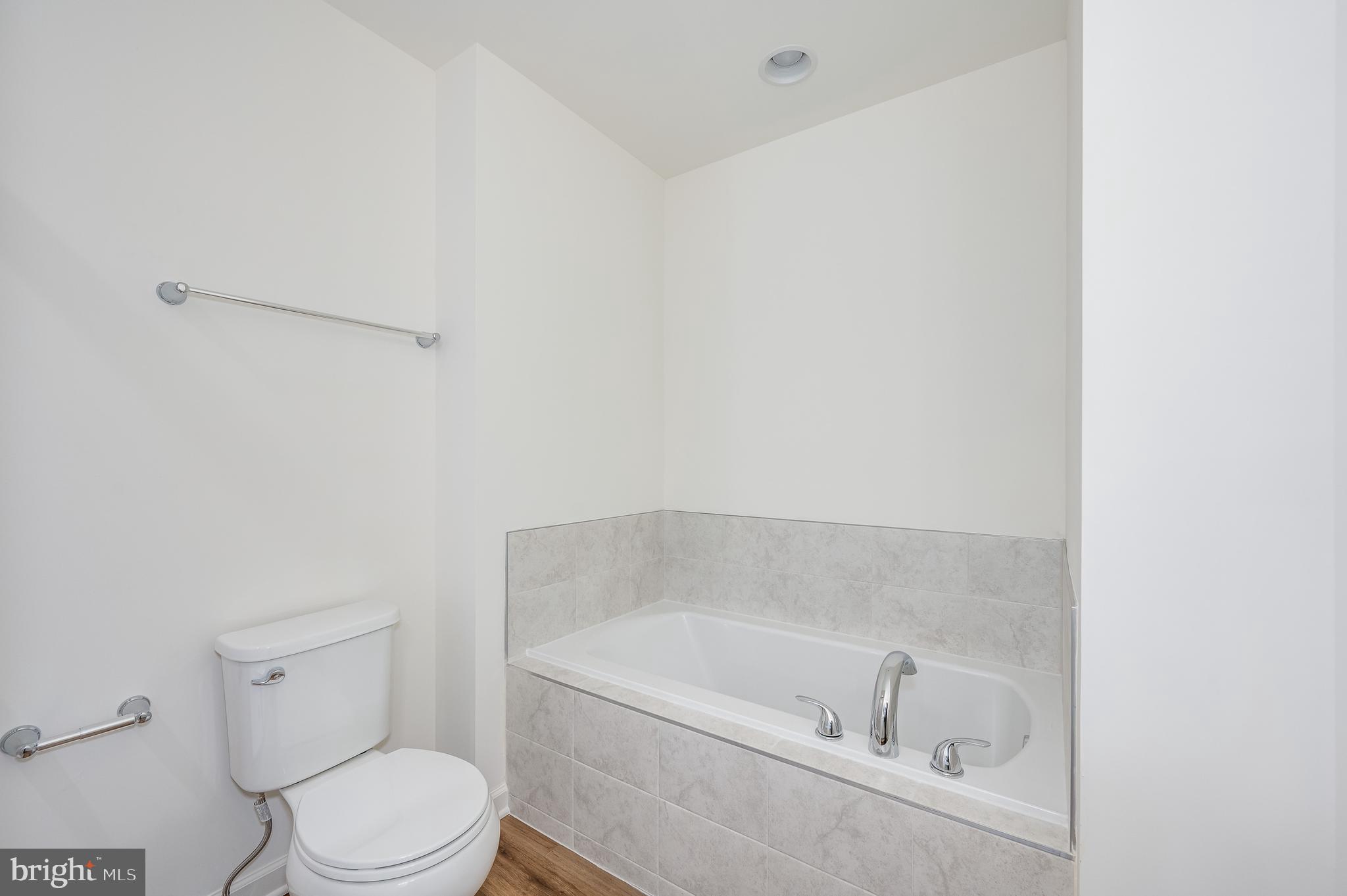 OVERLOOK AT RIVERSIDE TOWNHOMES - Residential Lease