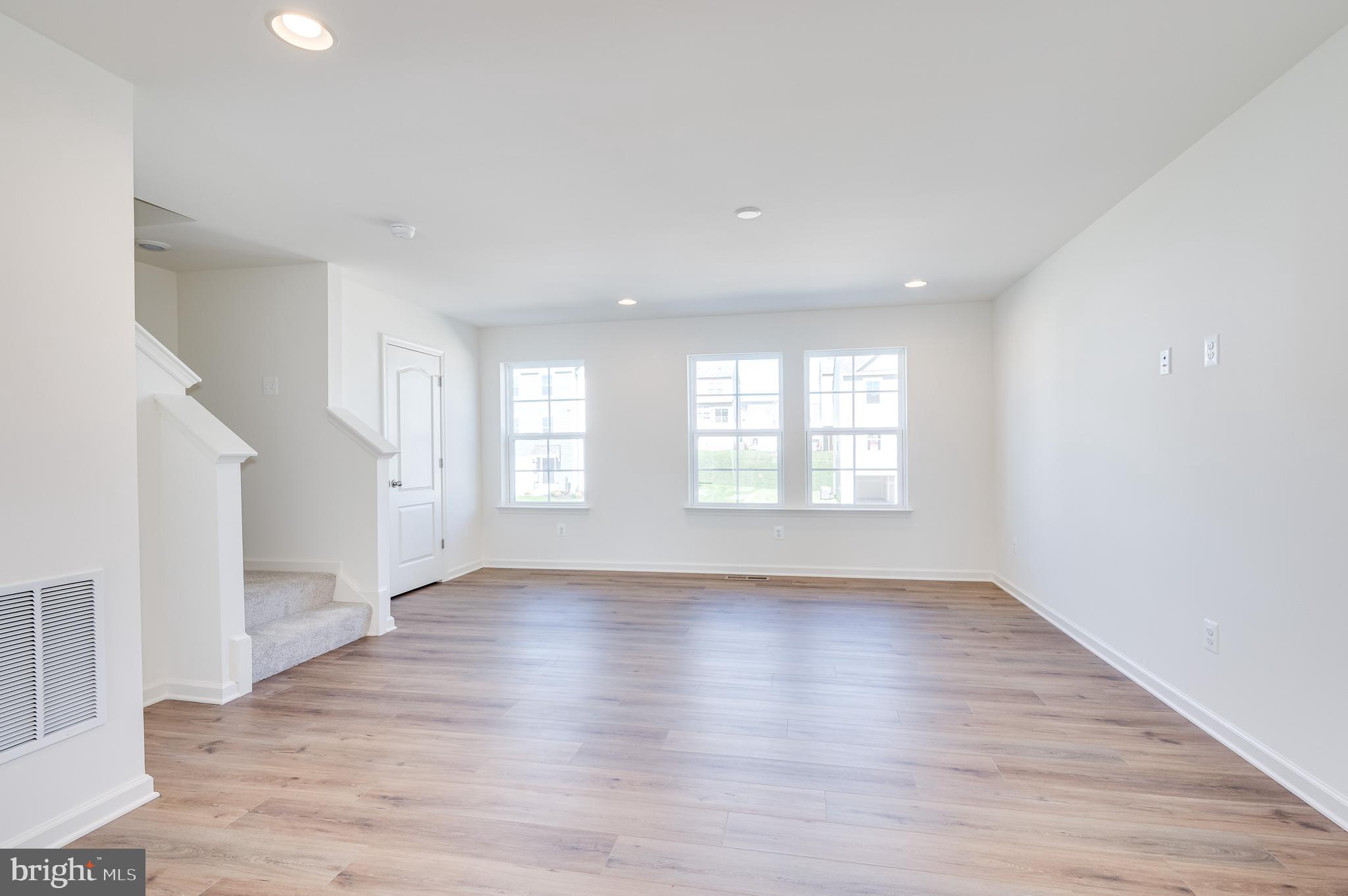 OVERLOOK AT RIVERSIDE TOWNHOMES - Residential Lease