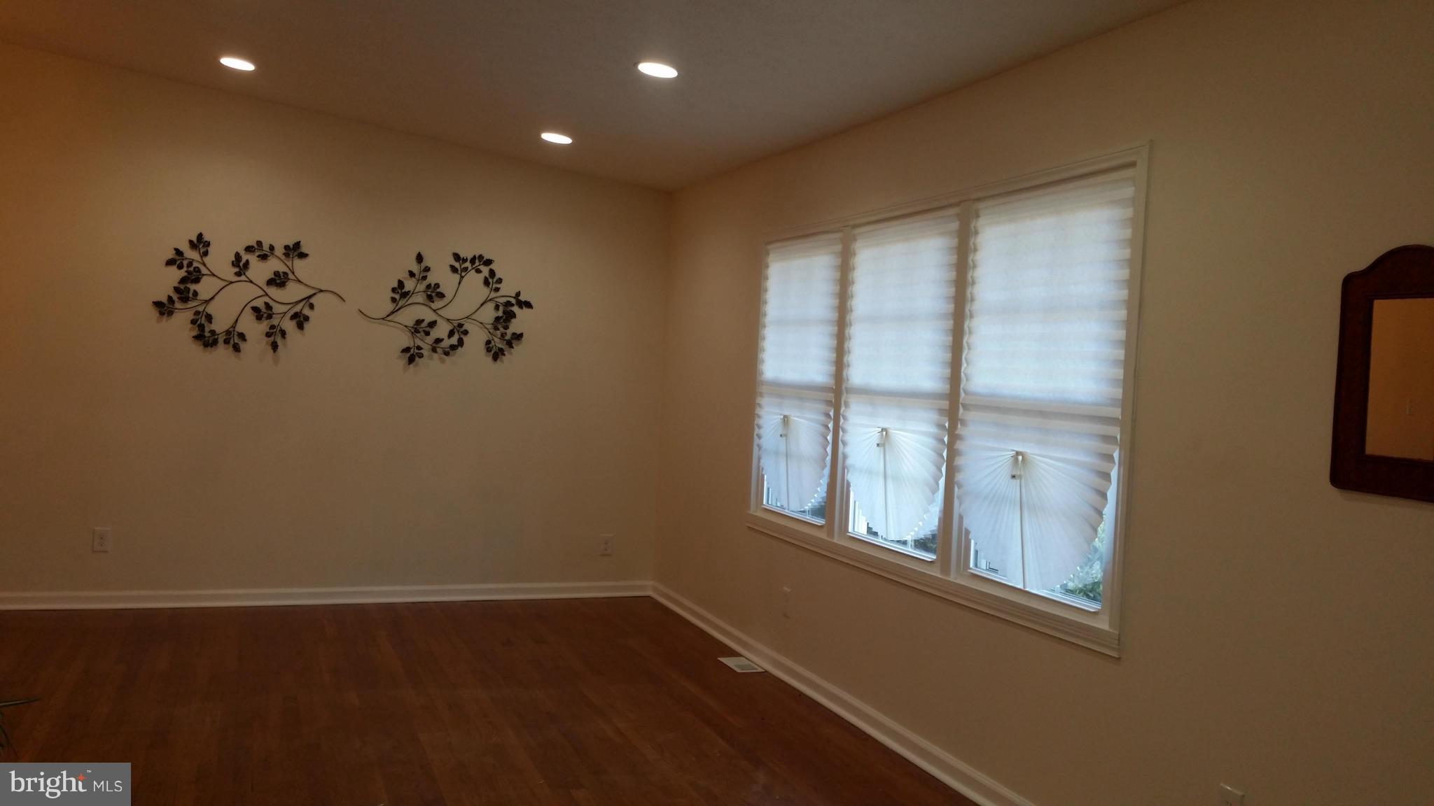 TANTALLON SQUARE - Residential