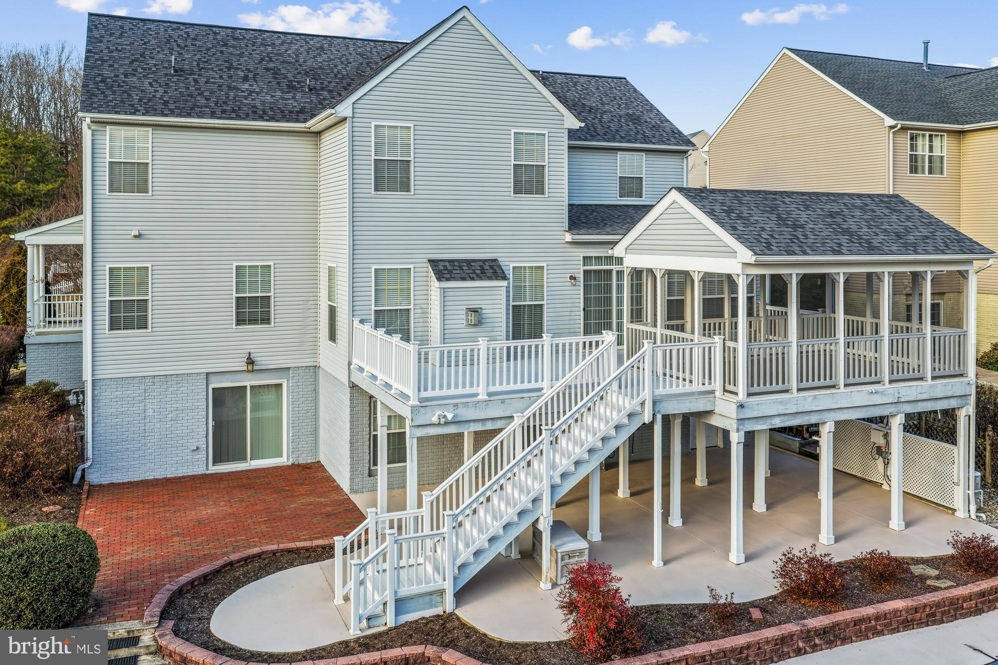 LEE'S CROSSING - Residential