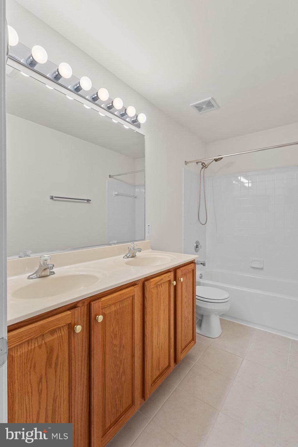 LEE'S CROSSING - Residential