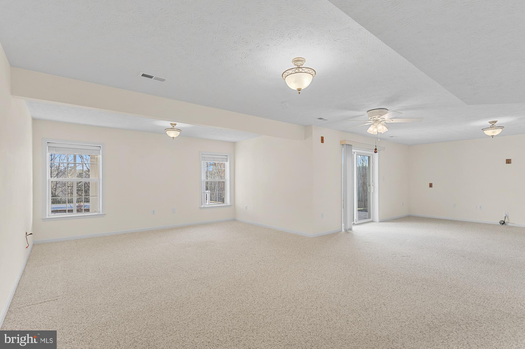 LEE'S CROSSING - Residential