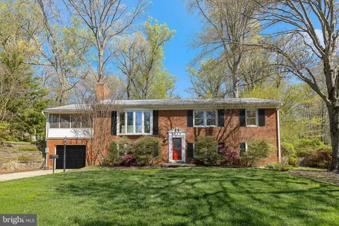 6434 Woodville Drive, Falls Church, VA MLS: VAFX2223486