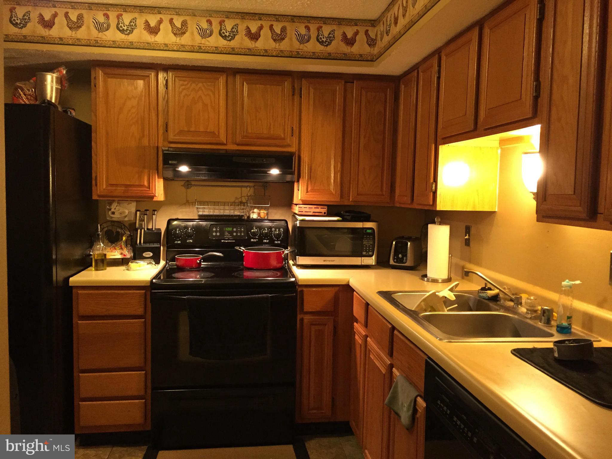 WOODS EDGE TOWNHOME CONDOMINIUMS - Residential Lease