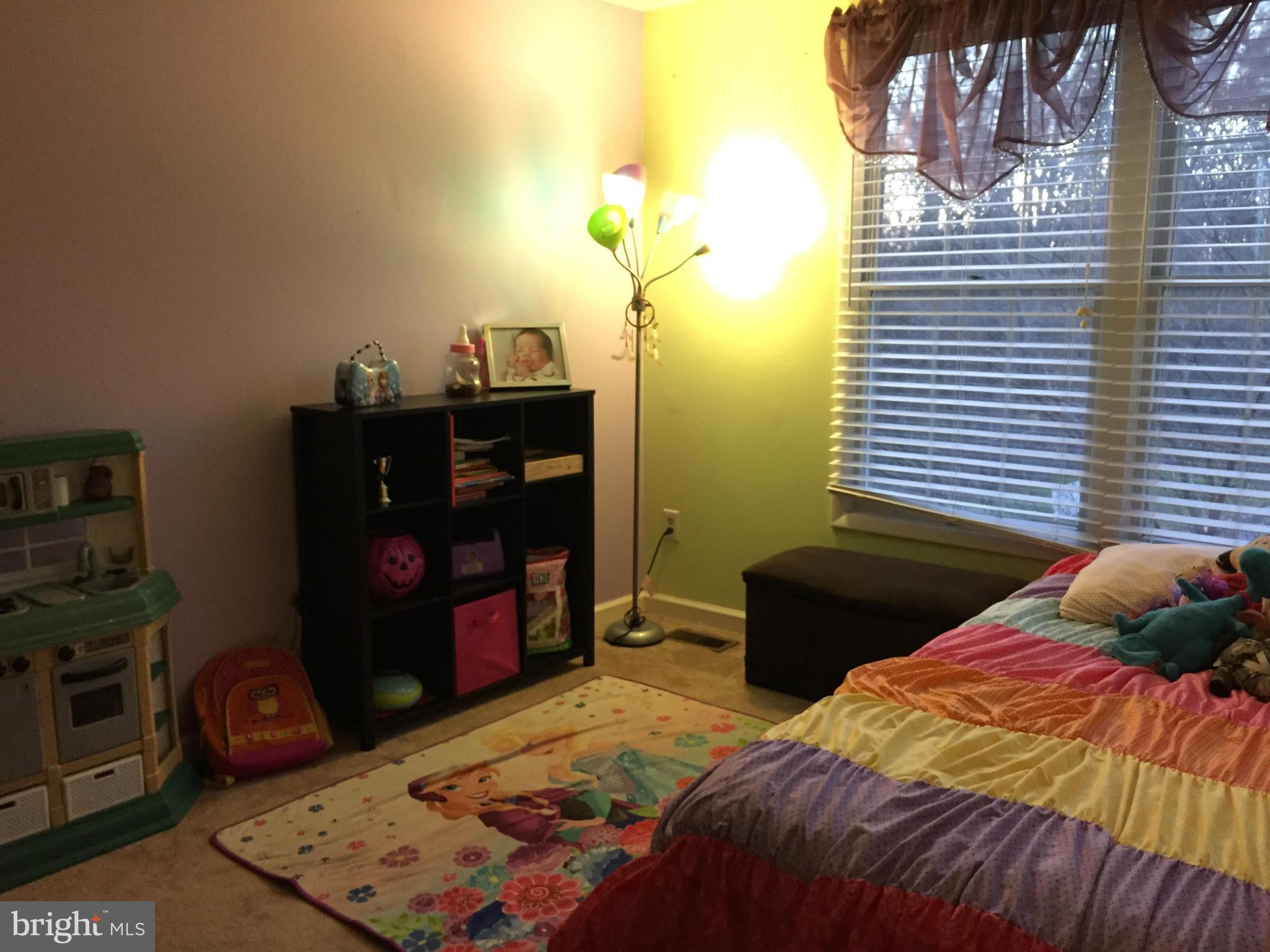 WOODS EDGE TOWNHOME CONDOMINIUMS - Residential Lease