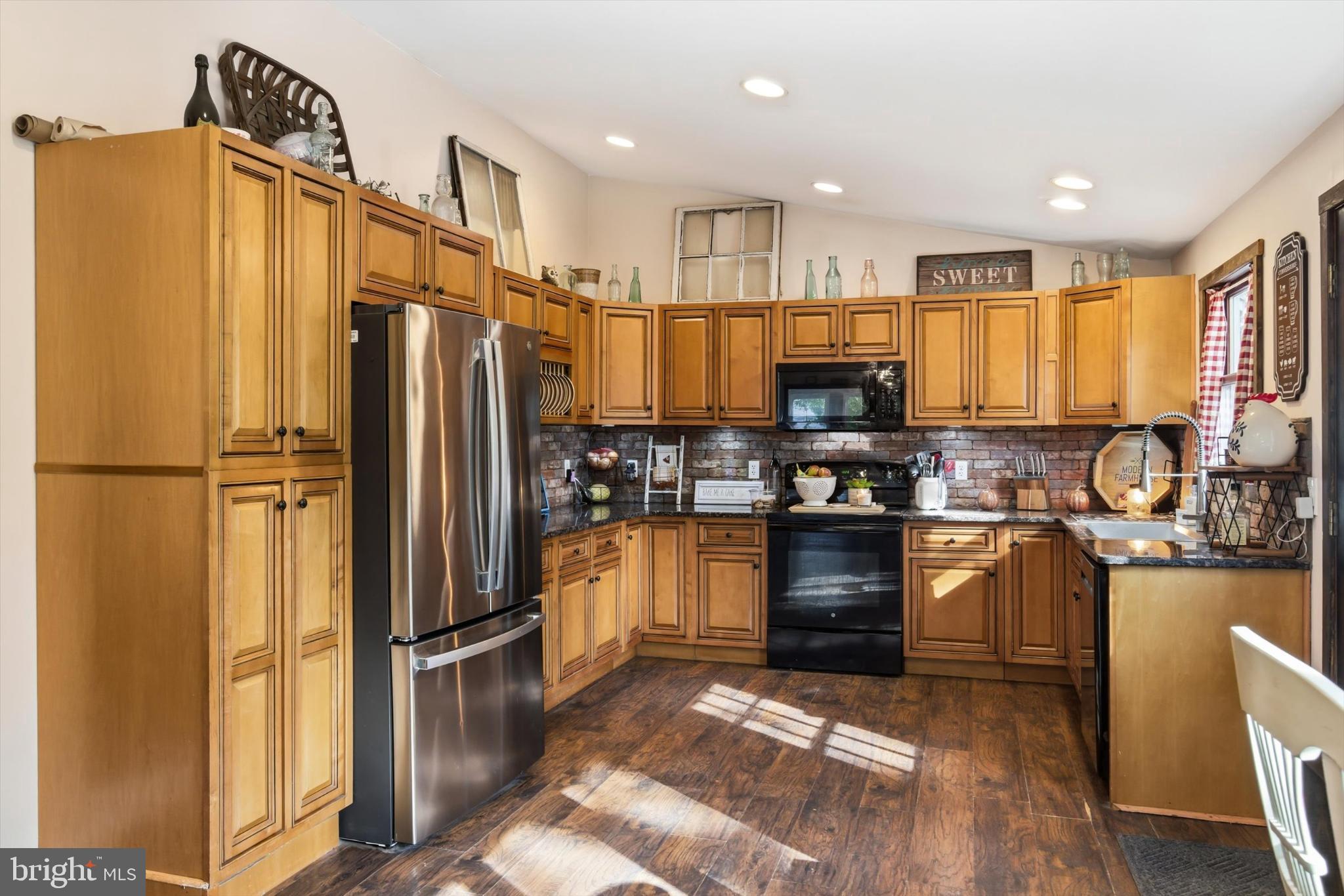 NUGENTOWN - Residential