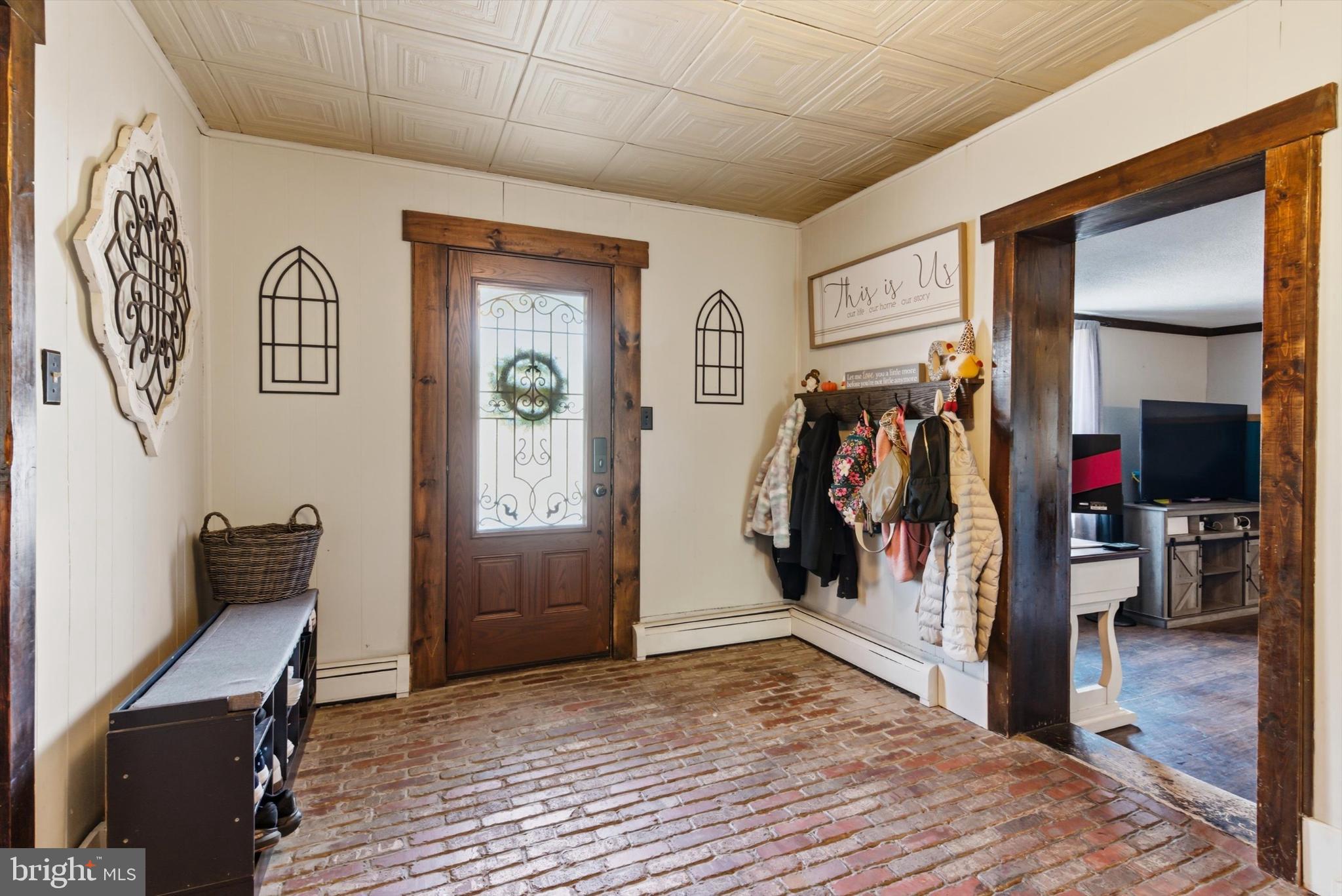 NUGENTOWN - Residential