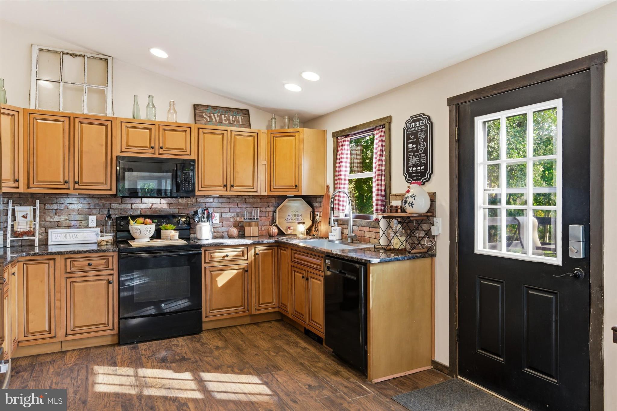 NUGENTOWN - Residential