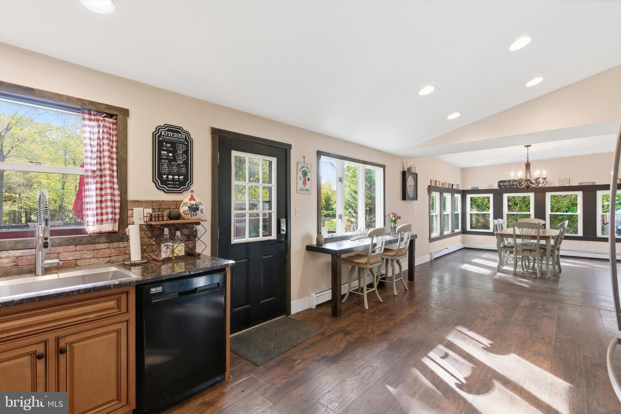 NUGENTOWN - Residential